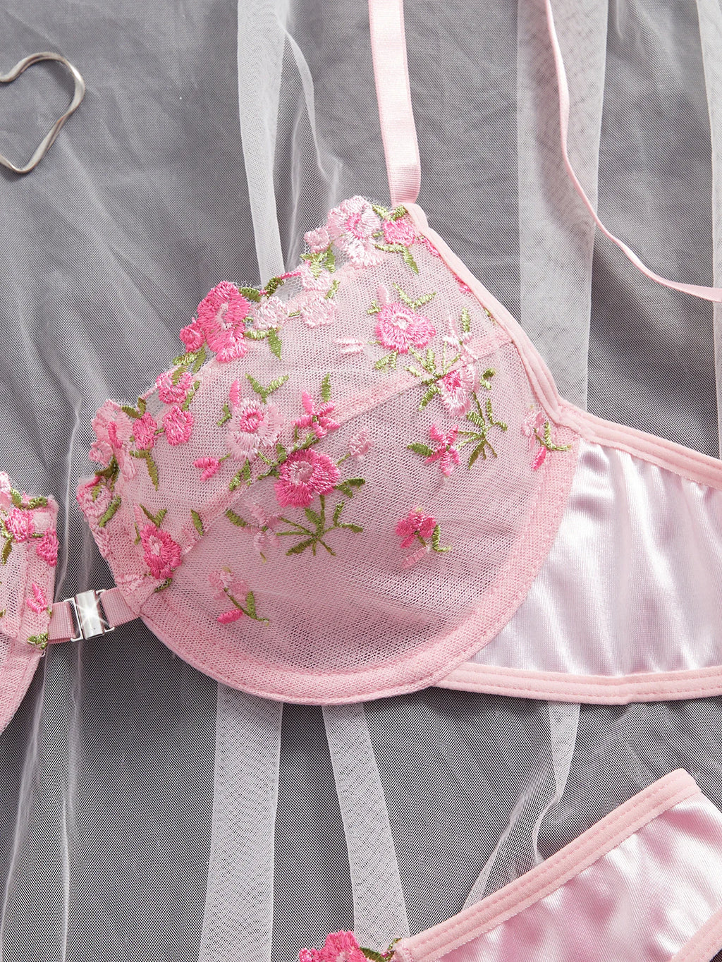 Pink Floral Embroidery Lingerie Set 2PCS Underwired Semi-Sheer Front Closure Back Double Hooks Sexy Underwear for Romantic Occas