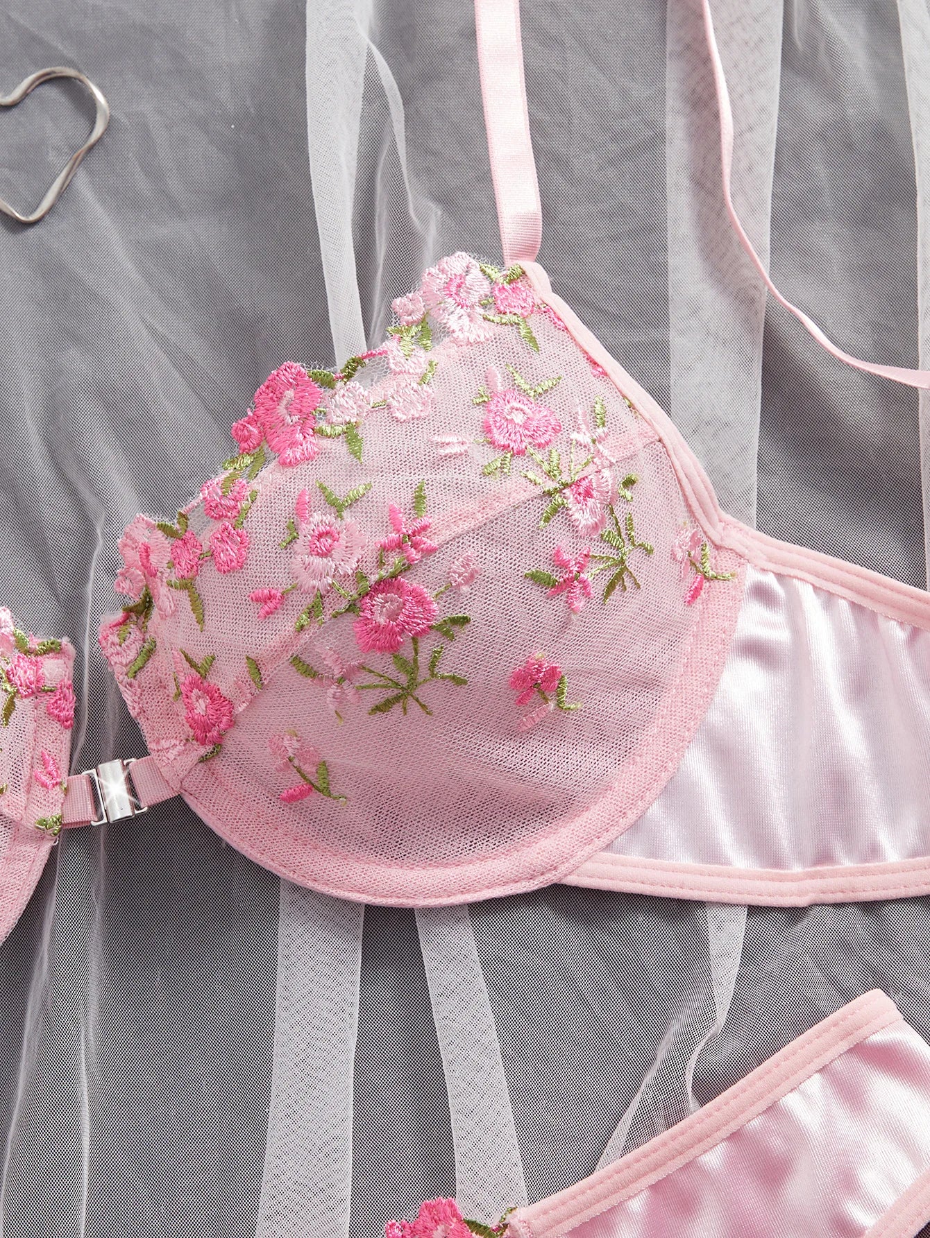 Pink Floral Embroidery Lingerie Set 2PCS Underwired Semi-Sheer Front Closure Back Double Hooks Sexy Underwear for Romantic Occas