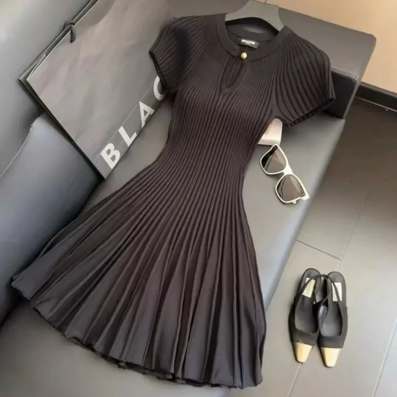 New Black Knitted Dress Fashionable Elegant Style Exuding A Goddess-like Charm Slimming Form-fitting Dress with A Cinched Waist