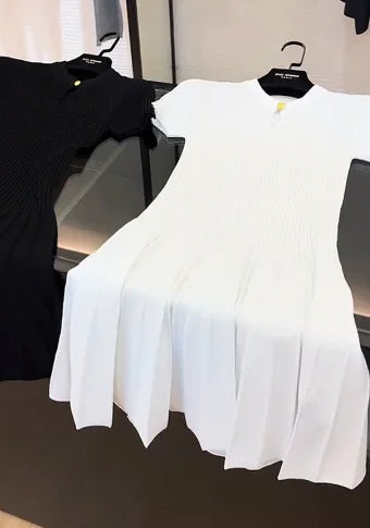 New Black Knitted Dress Fashionable Elegant Style Exuding A Goddess-like Charm Slimming Form-fitting Dress with A Cinched Waist