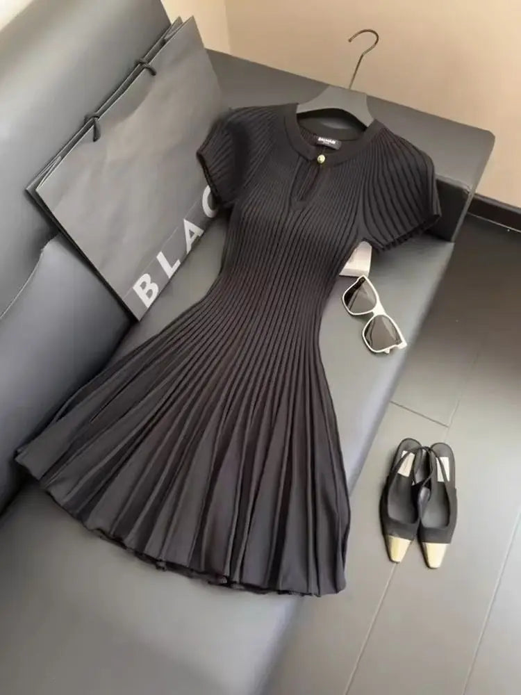 New Black Knitted Dress Fashionable Elegant Style Exuding A Goddess-like Charm Slimming Form-fitting Dress with A Cinched Waist