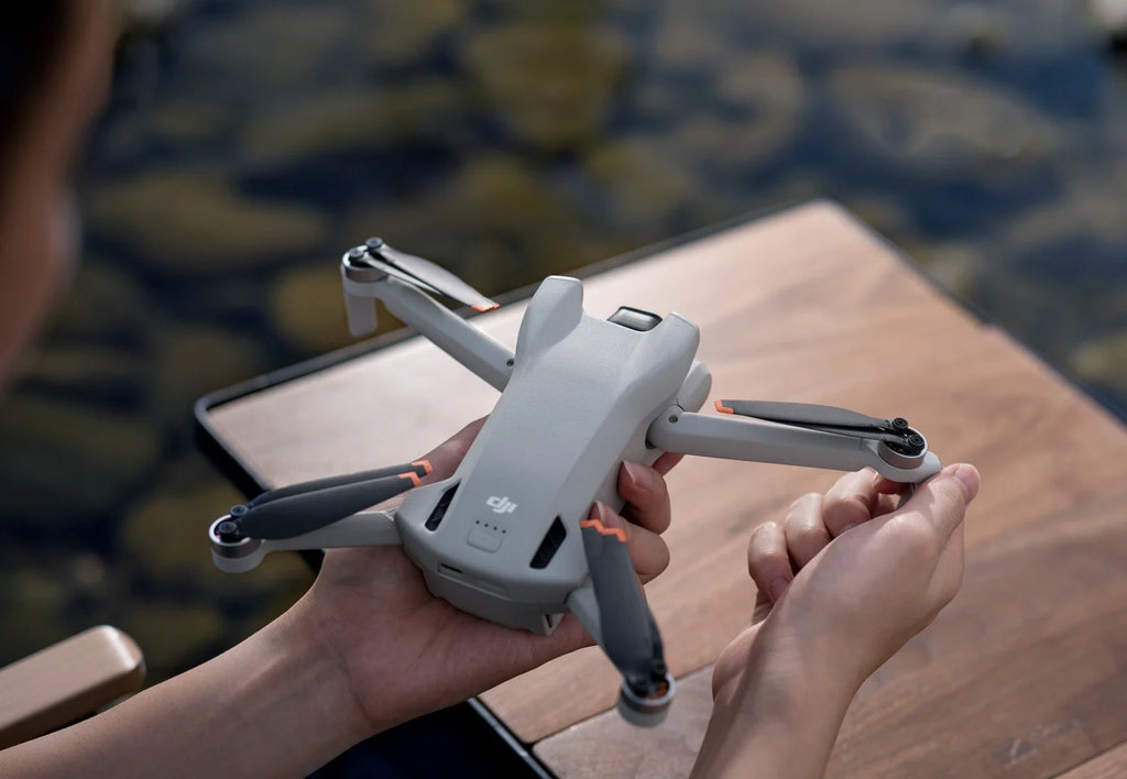 [EU STOCK] DJI Mini 3 Lightweight and Foldable Mini Camera Drone with 4K HDR Video 38 min Flight Time Real Vertical Shooting New Original C0